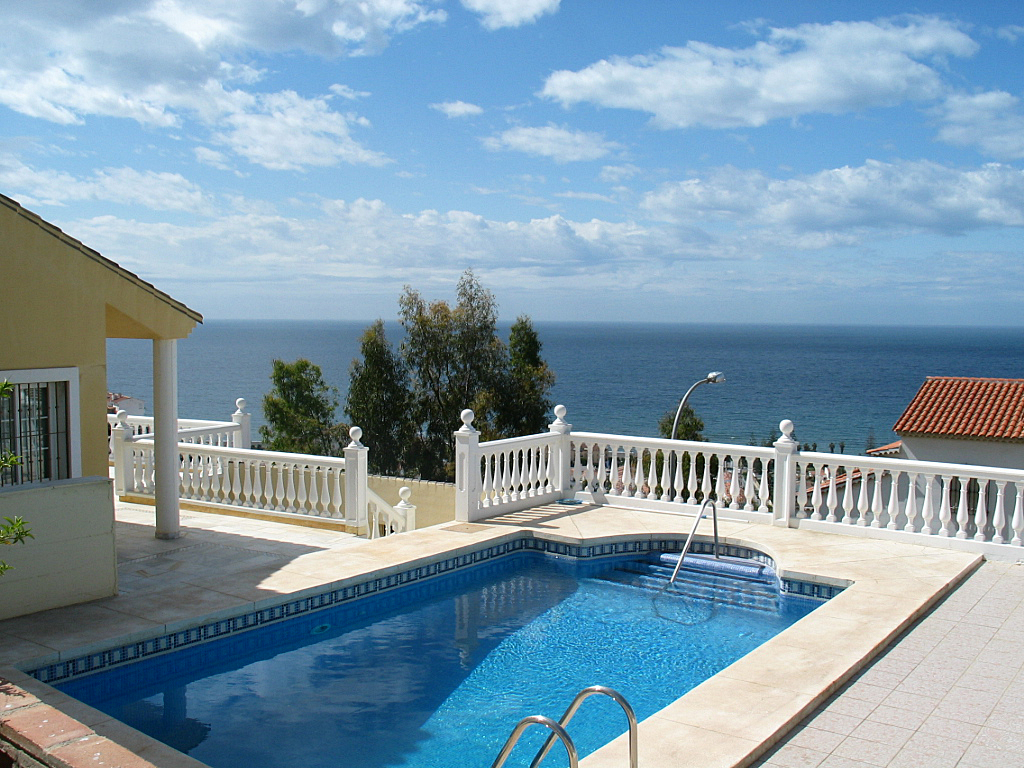 Villa for rent in Rincón de la Victoria